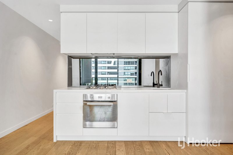 Photo - 1706/442-450 Elizabeth Street, Melbourne VIC 3000 - Image 2