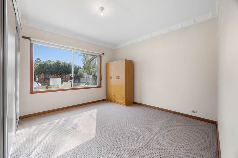 Photo - 1/707 Humffray Street South, Mount Pleasant VIC 3350 - Image 3