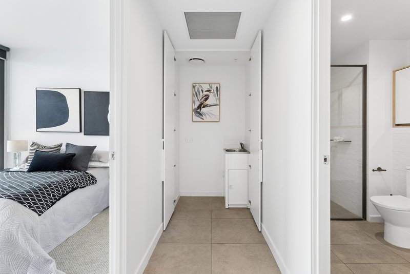 Photo - 1707/17 Penny Place, Adelaide SA 5000 - Image 16