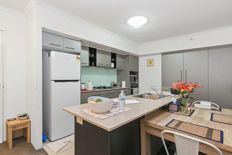 Photo - 1708/79 Albert Street, Brisbane City QLD 4000 - Image 3