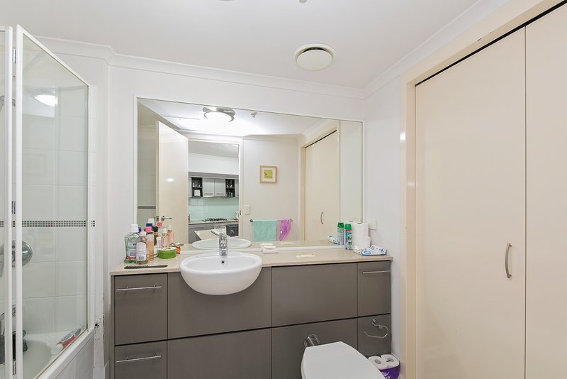 Photo - 1708/79 Albert Street, Brisbane City QLD 4000 - Image 4