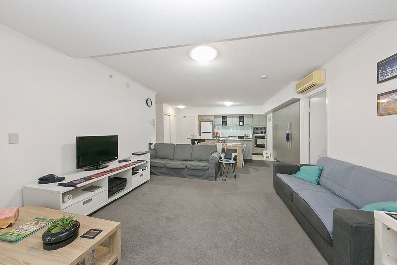 Photo - 1708/79 Albert Street, Brisbane City QLD 4000 - Image 5