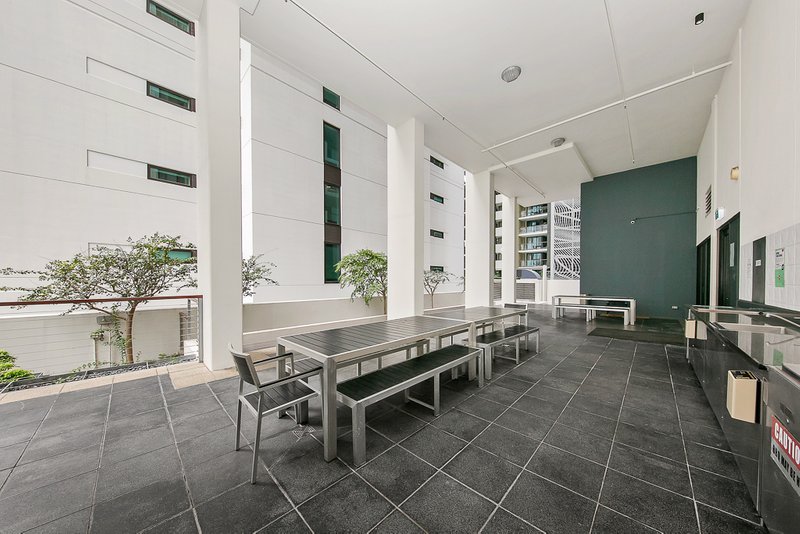 Photo - 1708/79 Albert Street, Brisbane City QLD 4000 - Image 11