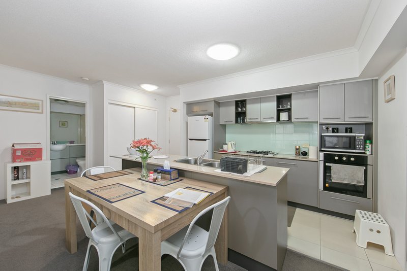 Photo - 1708/79 Albert Street, Brisbane City QLD 4000 - Image 2