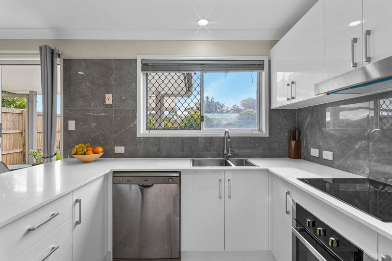 Photo - 17/1 Daintree Drive, Parkinson QLD 4115 - Image 2