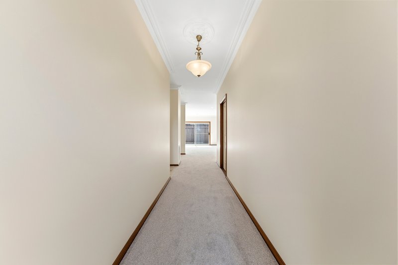 Photo - 17/1 Malouf Court, Pakenham VIC 3810 - Image 3