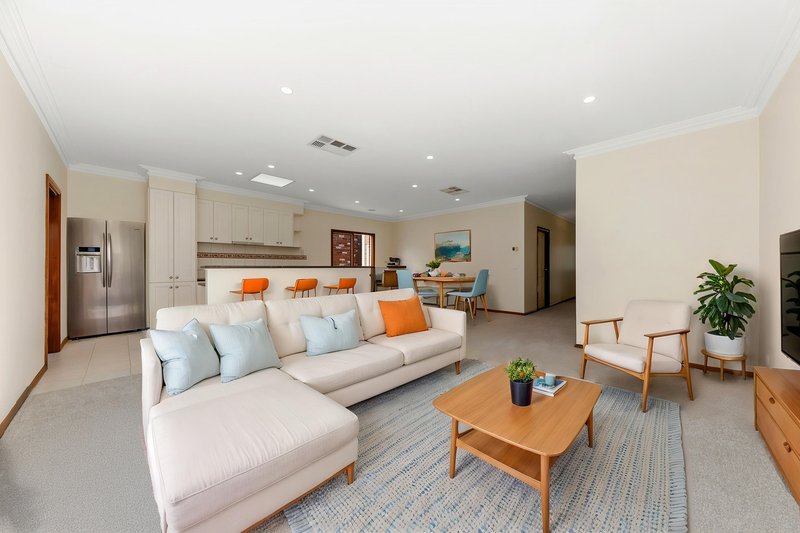Photo - 17/1 Malouf Court, Pakenham VIC 3810 - Image 4