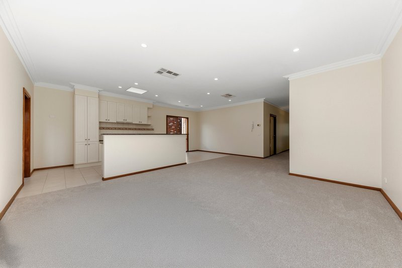 Photo - 17/1 Malouf Court, Pakenham VIC 3810 - Image 5