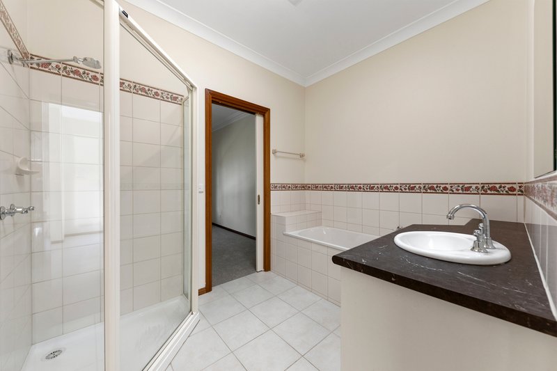 Photo - 17/1 Malouf Court, Pakenham VIC 3810 - Image 13