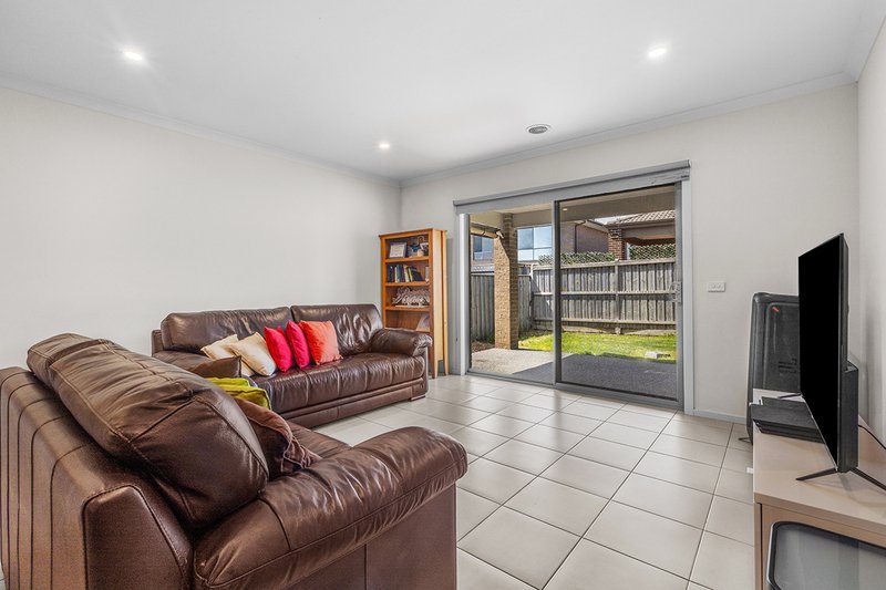 Photo - 171 Mountainview Boulevard, Cranbourne North VIC 3977 - Image 5