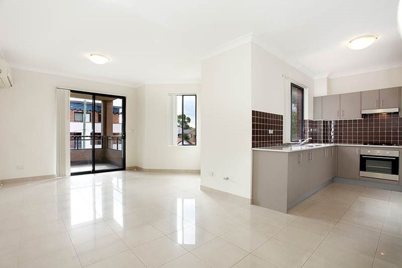 Photo - 17/10-12 Wingello Street, Guildford NSW 2161 - Image 3