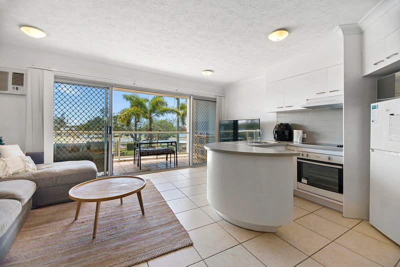 Photo - 17/106-108 Marine Parade, Southport QLD 4215 - Image 2