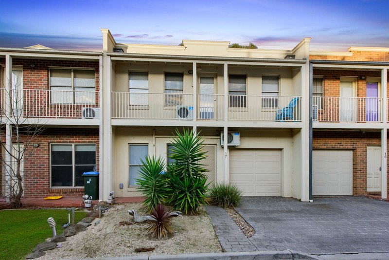 17/14 Mickleton Grove, Point Cook VIC 3030