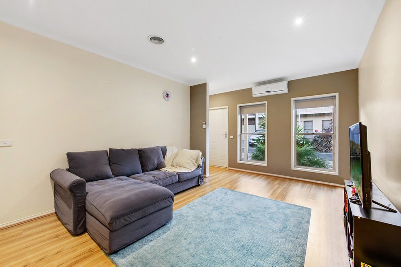 Photo - 17/14 Mickleton Grove, Point Cook VIC 3030 - Image 3