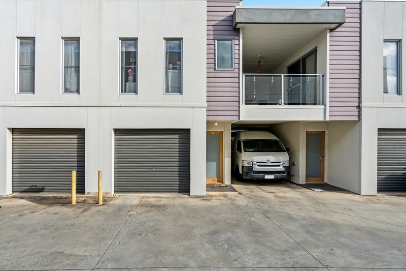 Photo - 17/16 Swinden Crescent, Blakeview SA 5114 - Image 1