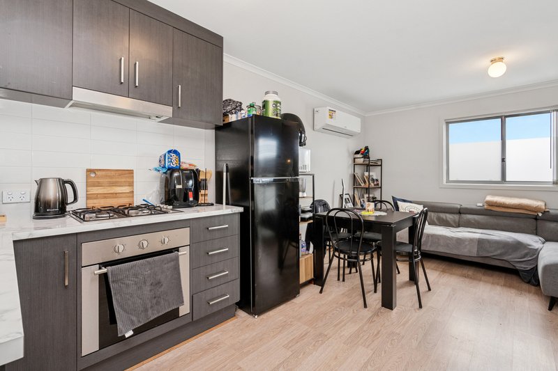 Photo - 17/16 Swinden Crescent, Blakeview SA 5114 - Image 2