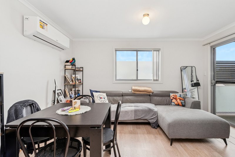 Photo - 17/16 Swinden Crescent, Blakeview SA 5114 - Image 3
