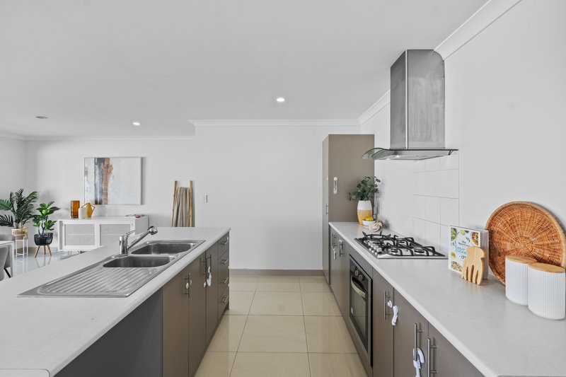 Photo - 172 Banrock Drive, Ellenbrook WA 6069 - Image 15