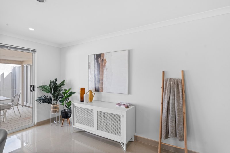 Photo - 172 Banrock Drive, Ellenbrook WA 6069 - Image 18