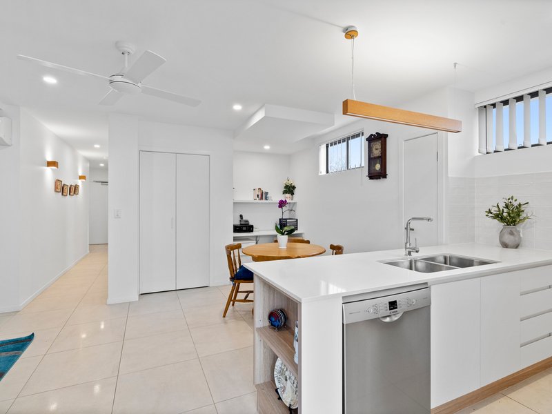 Photo - 1/72 Clara Street, Wynnum QLD 4178 - Image 5