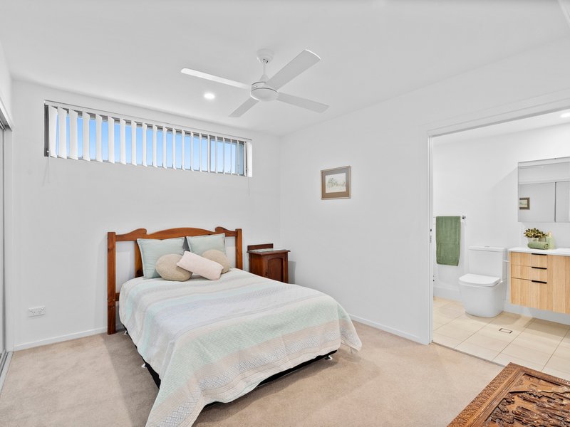 Photo - 1/72 Clara Street, Wynnum QLD 4178 - Image 7