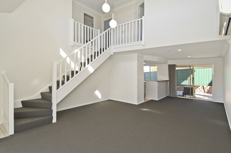 Photo - 17/2 Doyalson Place, Helensvale QLD 4212 - Image 2