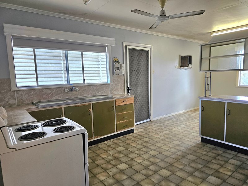 Photo - 172 Eleventh Avenue, Home Hill QLD 4806 - Image 5
