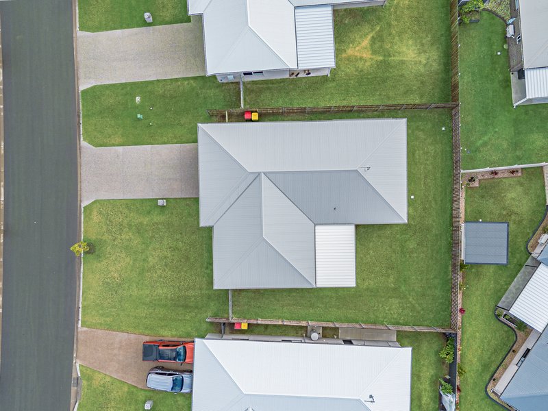 Photo - 172 Ibis Boulevard, Eli Waters QLD 4655 - Image 23