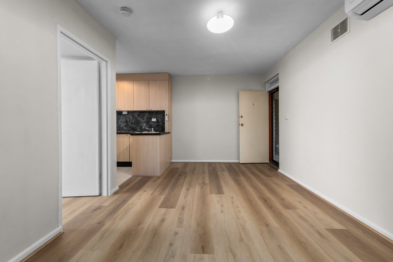 Photo - 1/72 King William Street, Reservoir VIC 3073 - Image 3