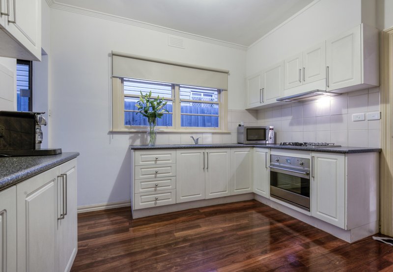 Photo - 1/72 Lloyd Avenue, Reservoir VIC 3073 - Image 5