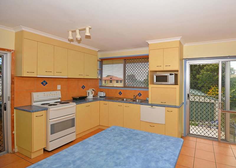 Photo - 172 Long Street, Point Vernon QLD 4655 - Image 2