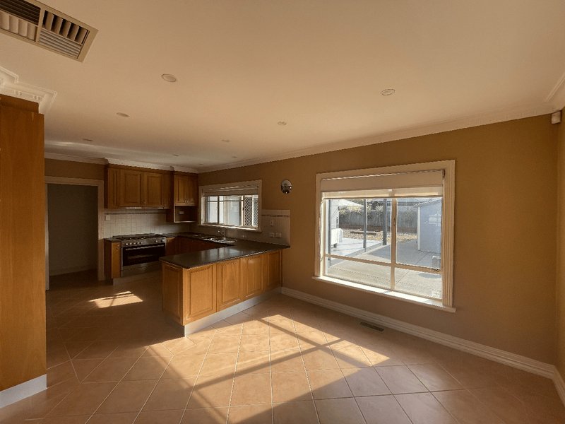 Photo - 172 Mason Street, Newport VIC 3015 - Image 7