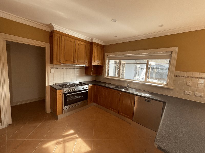 Photo - 172 Mason Street, Newport VIC 3015 - Image 8