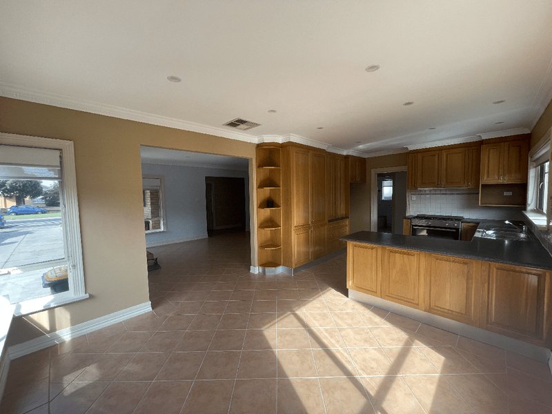 Photo - 172 Mason Street, Newport VIC 3015 - Image 9