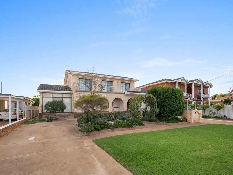 Photo - 172 Merrigal Street, Griffith NSW 2680 - Image 1