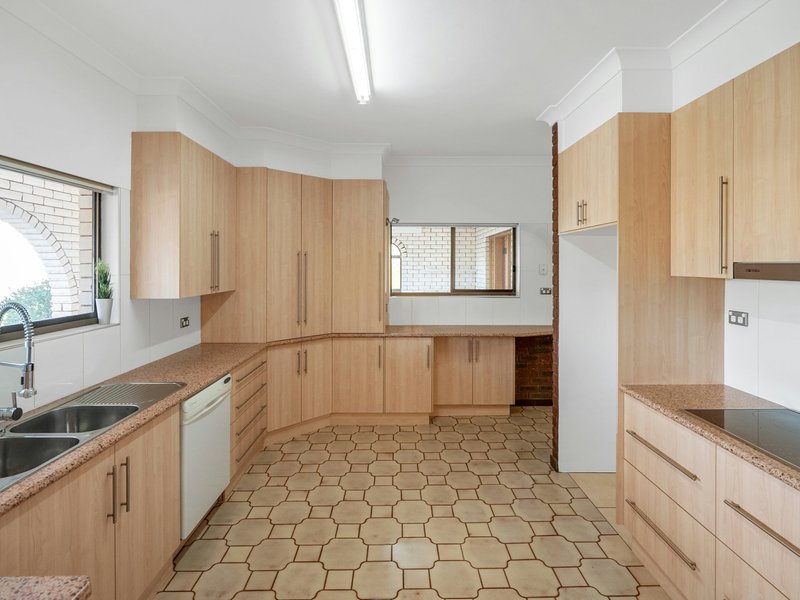 Photo - 172 Merrigal Street, Griffith NSW 2680 - Image 2