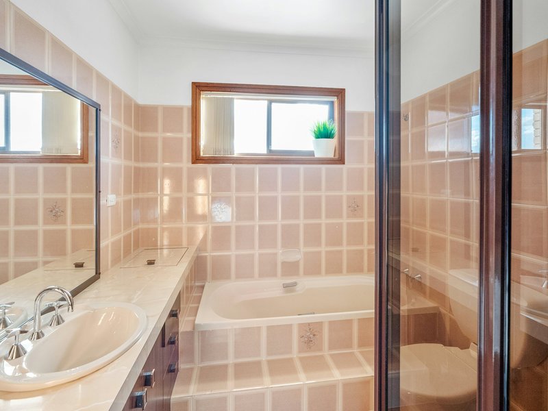 Photo - 172 Merrigal Street, Griffith NSW 2680 - Image 7