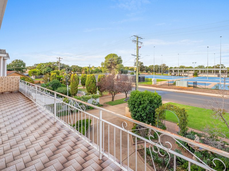 Photo - 172 Merrigal Street, Griffith NSW 2680 - Image 10