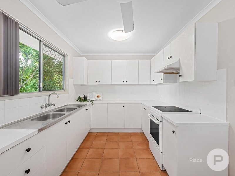 Photo - 172 Messines Ridge Road, Holland Park West QLD 4121 - Image 5