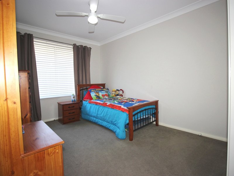 Photo - 172 Northlakes Drive, Cameron Park NSW 2285 - Image 11