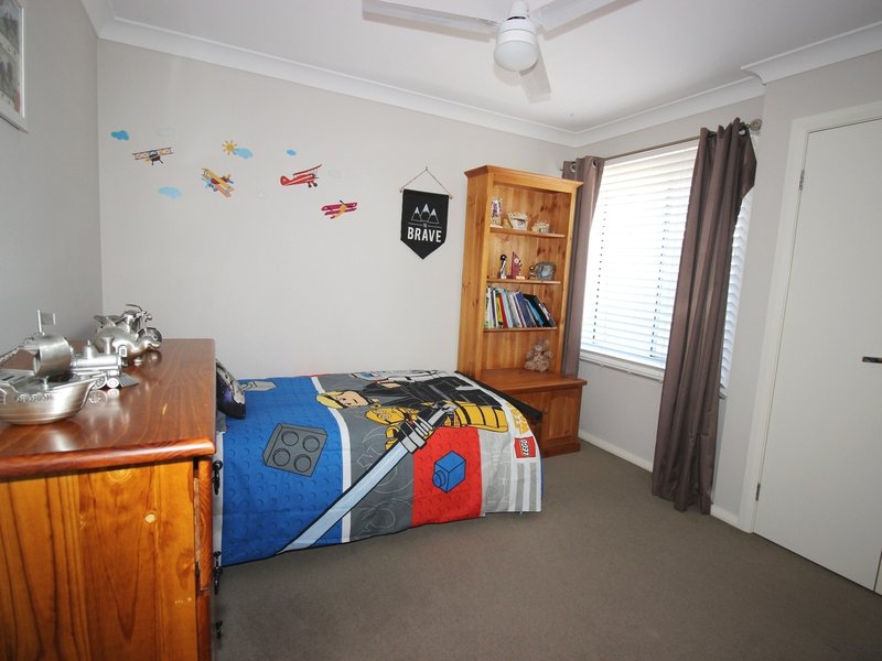 Photo - 172 Northlakes Drive, Cameron Park NSW 2285 - Image 12