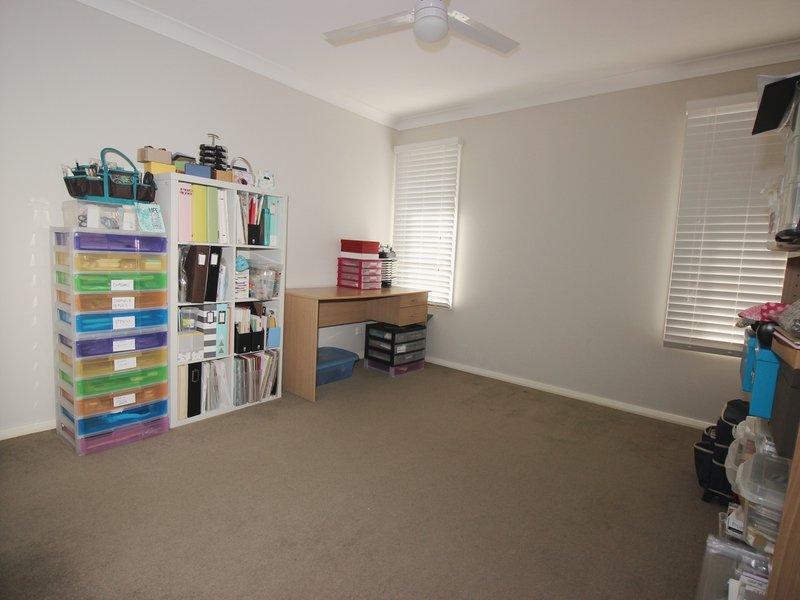 Photo - 172 Northlakes Drive, Cameron Park NSW 2285 - Image 13