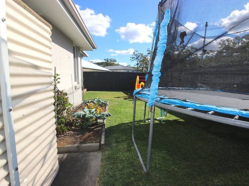 Photo - 172 Northlakes Drive, Cameron Park NSW 2285 - Image 25