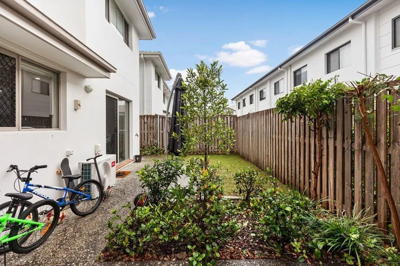 Photo - 17/2 Pandanus Place, Upper Coomera QLD 4209 - Image 6
