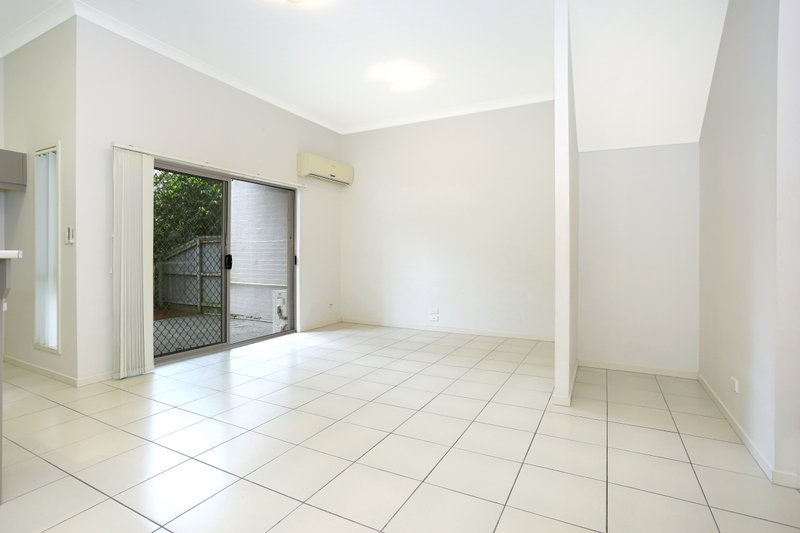 Photo - 17/2 Sangster Crescent, Pacific Pines QLD 4211 - Image 3