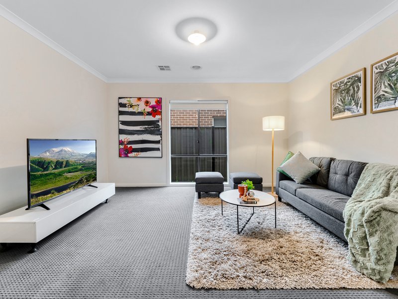 Photo - 172 Selandra Boulevard, Clyde North VIC 3978 - Image 3