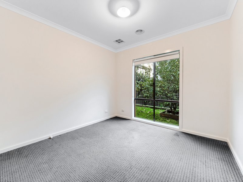 Photo - 172 Selandra Boulevard, Clyde North VIC 3978 - Image 15