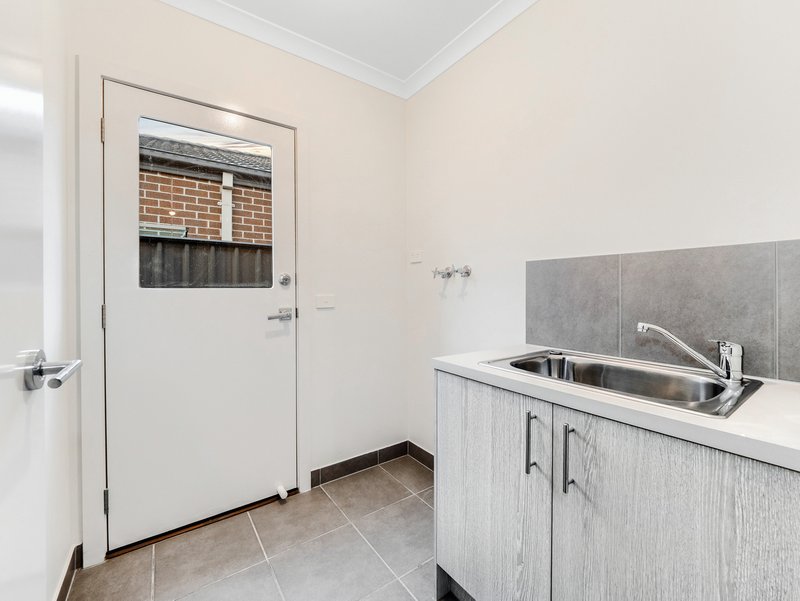 Photo - 172 Selandra Boulevard, Clyde North VIC 3978 - Image 17