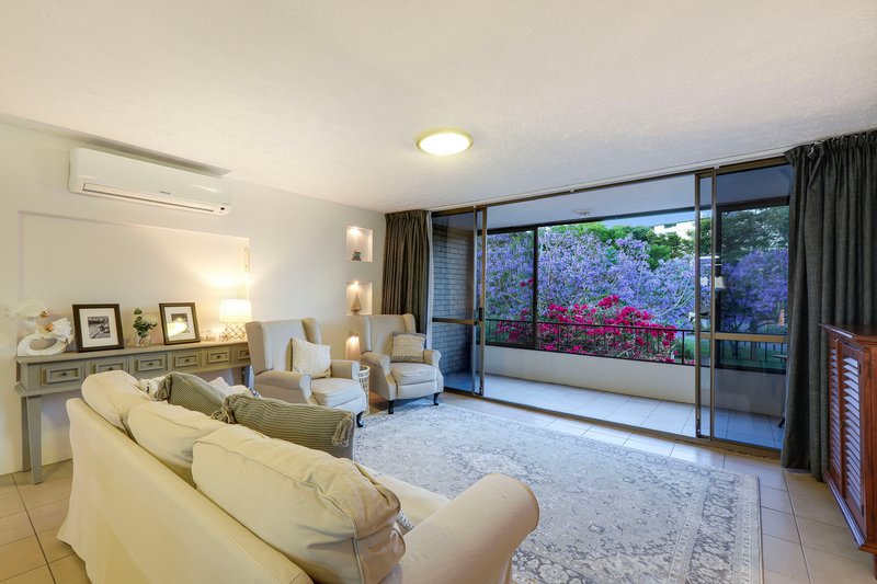 Photo - 17/2 T E Peters Drive, Broadbeach Waters QLD 4218 - Image 5