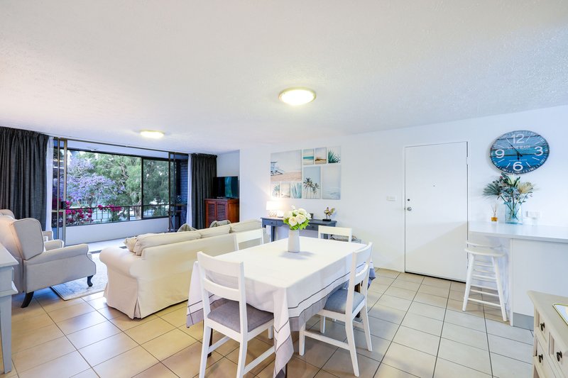 Photo - 17/2 T E Peters Drive, Broadbeach Waters QLD 4218 - Image 8